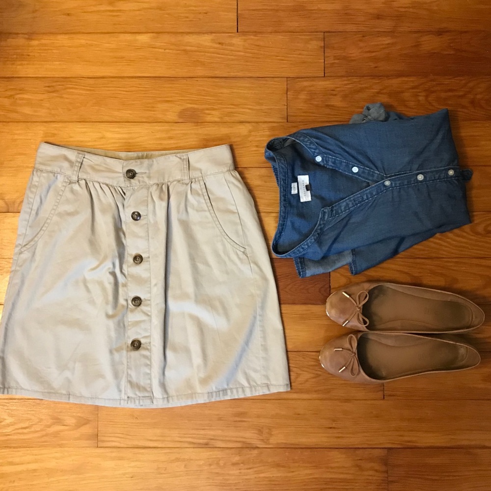 Old Navy khaki skirt Size 0